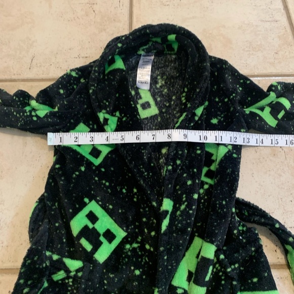 Minecraft Creeper Youth/Kids Plush Robe - Black and Green - Size XS (4/5) - Picture 3 of 5